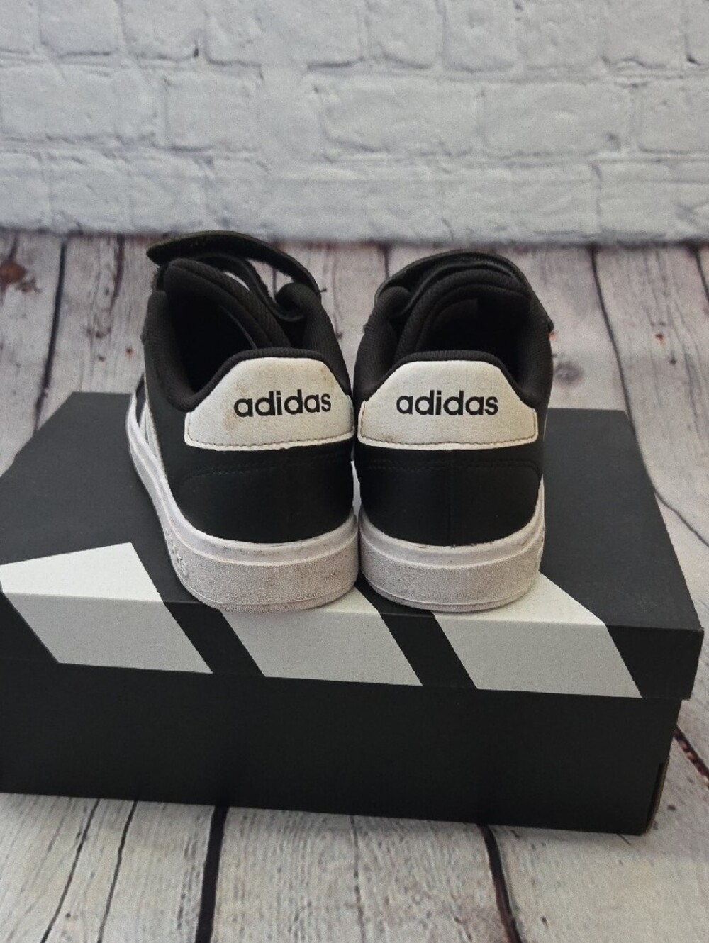 adidas GRAND COURT 2.0 Kids Black/White Shoes - Picture 4 of 7